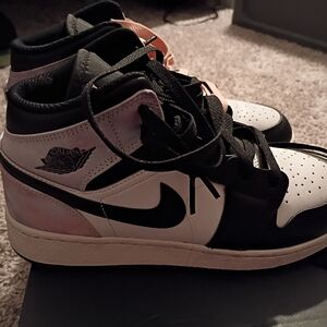 Jordan Women's Black and White Sneakers